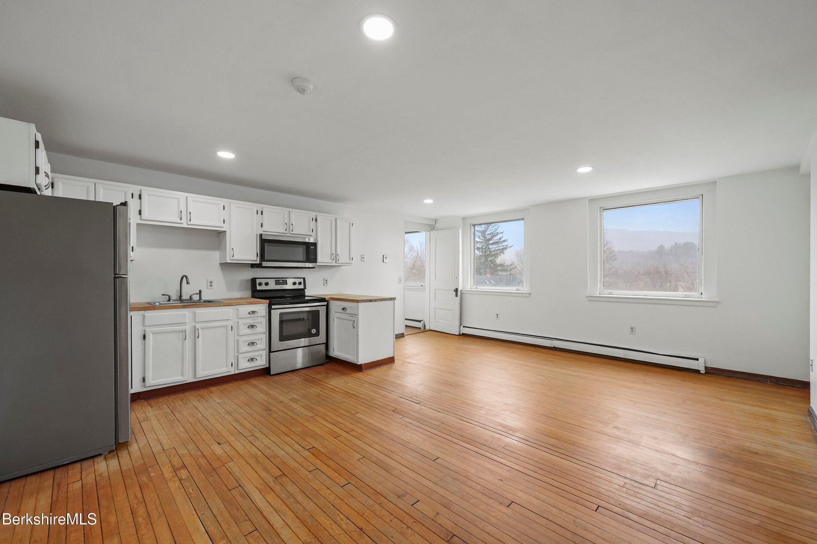 55 Crystal St Photo 28