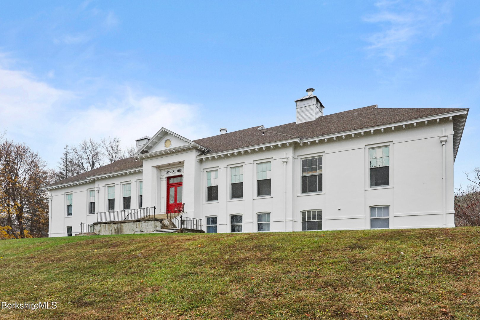 55 Crystal St Photo 5