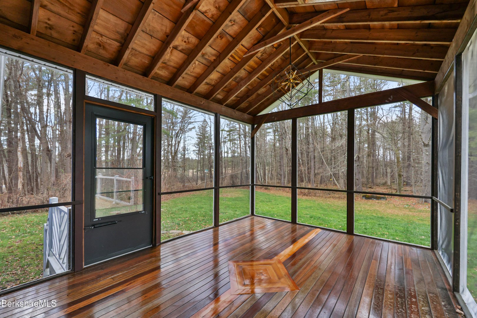 627 Lenox Rd Photo 8