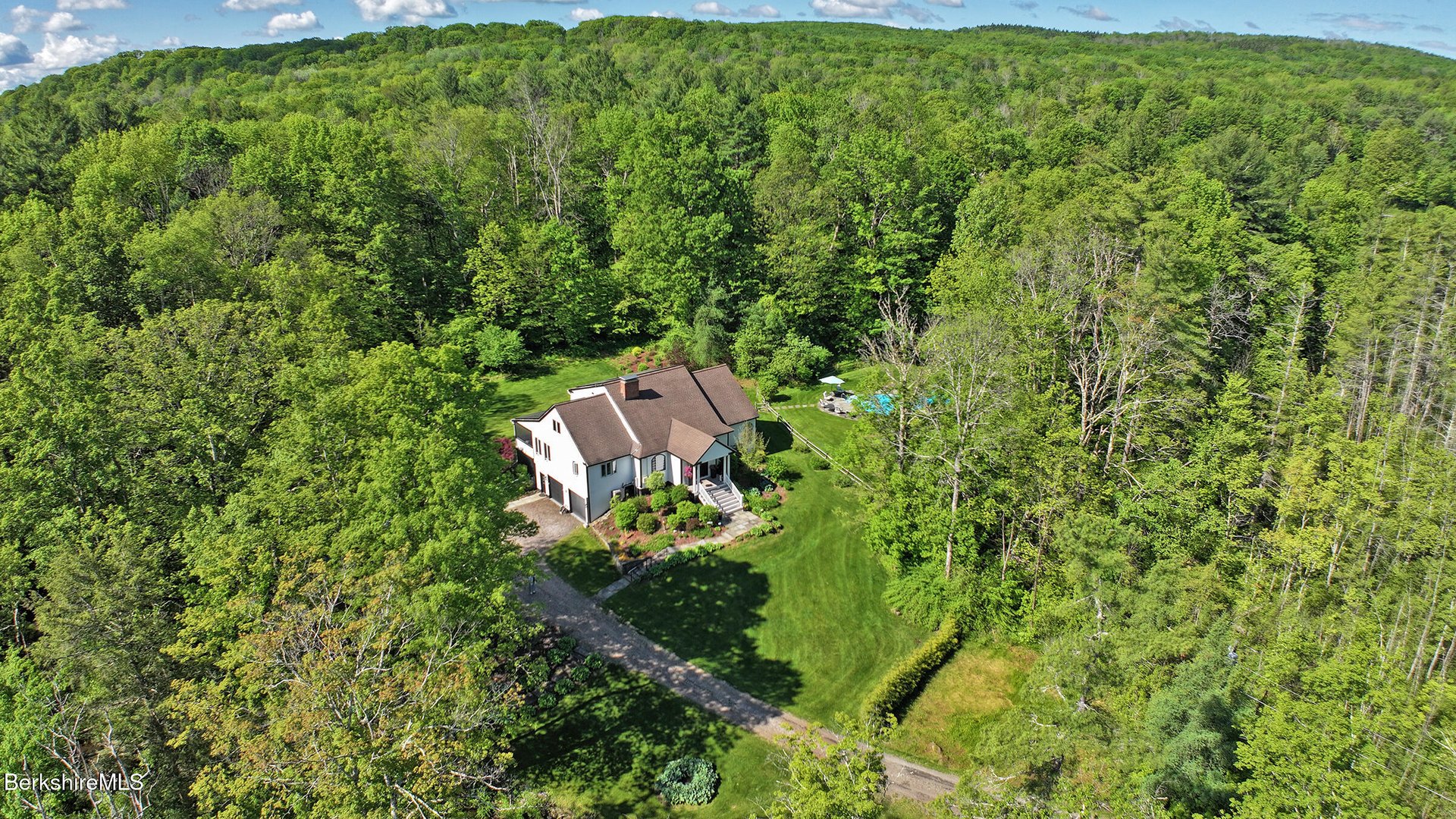 475 Rossiter Rd Photo 1