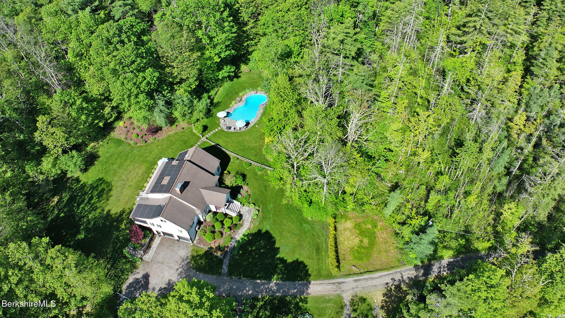 475 Rossiter Rd Photo 2