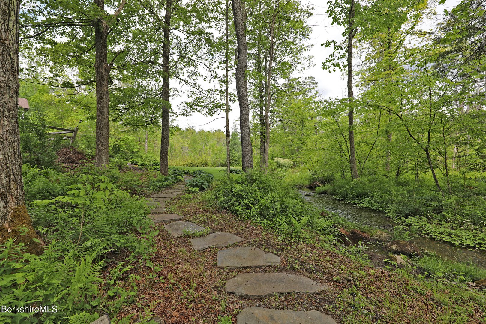 475 Rossiter Rd Photo 58