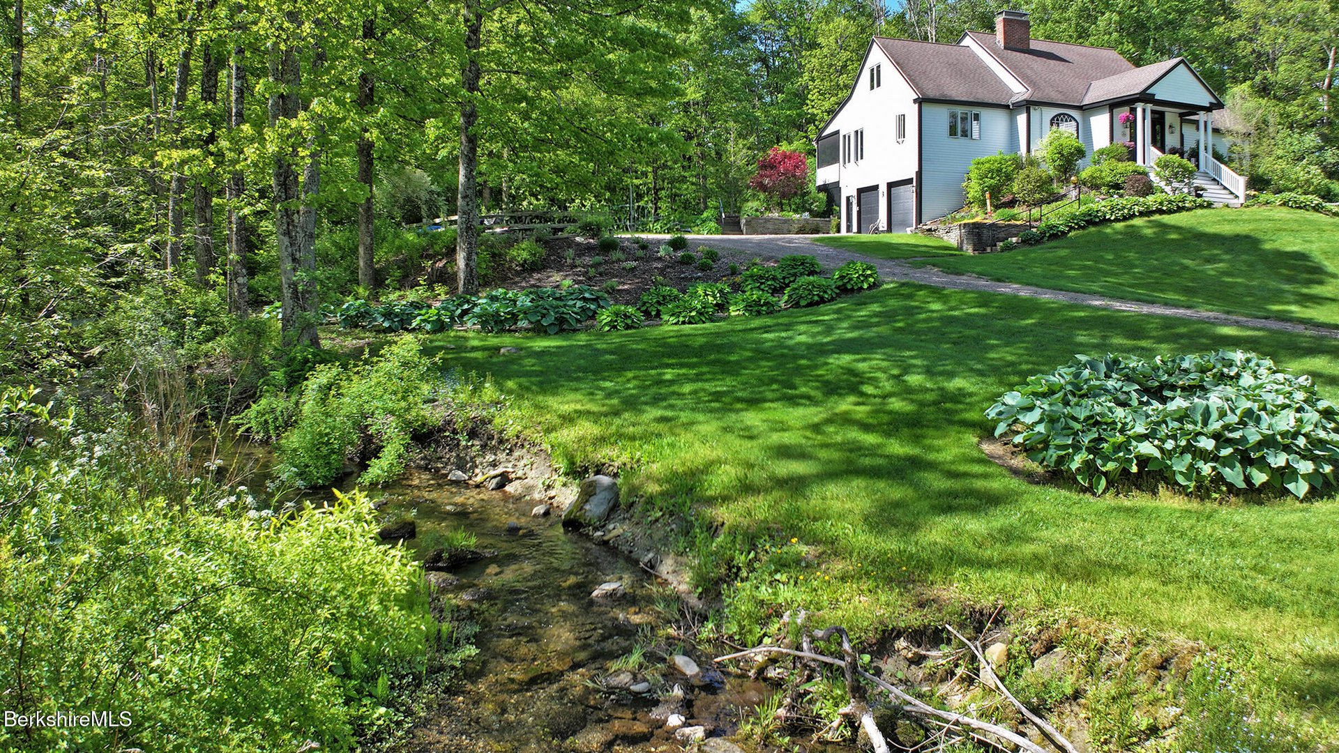 475 Rossiter Rd Photo 4