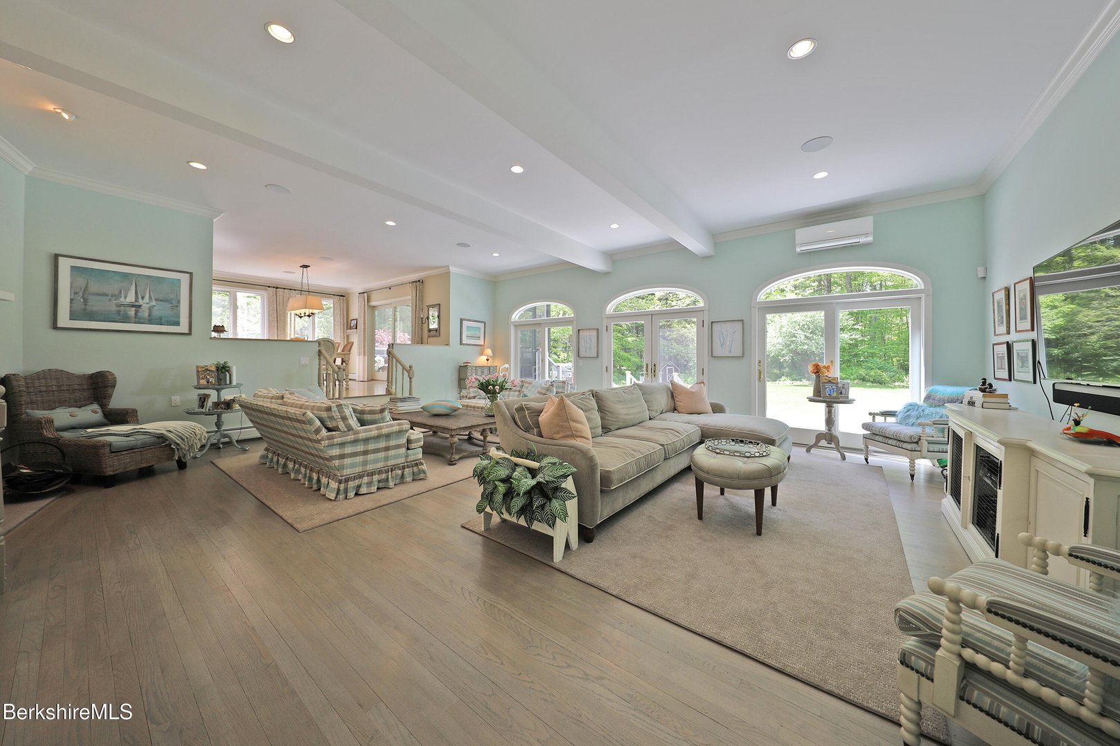 475 Rossiter Rd Photo 27