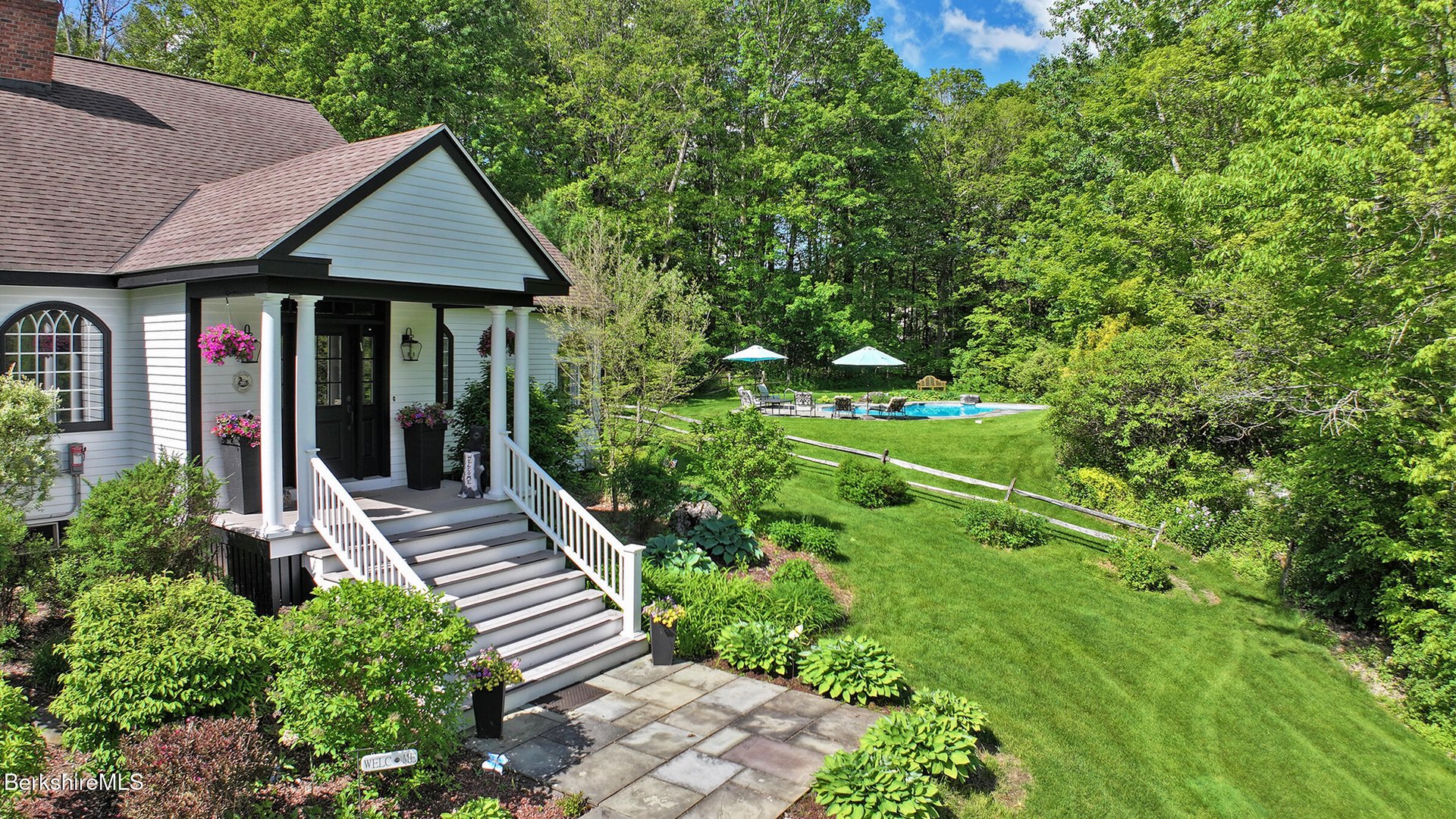 475 Rossiter Rd Photo 8