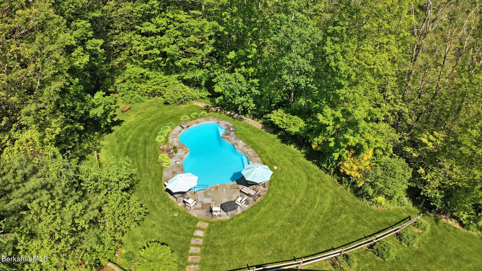475 Rossiter Rd Photo 53