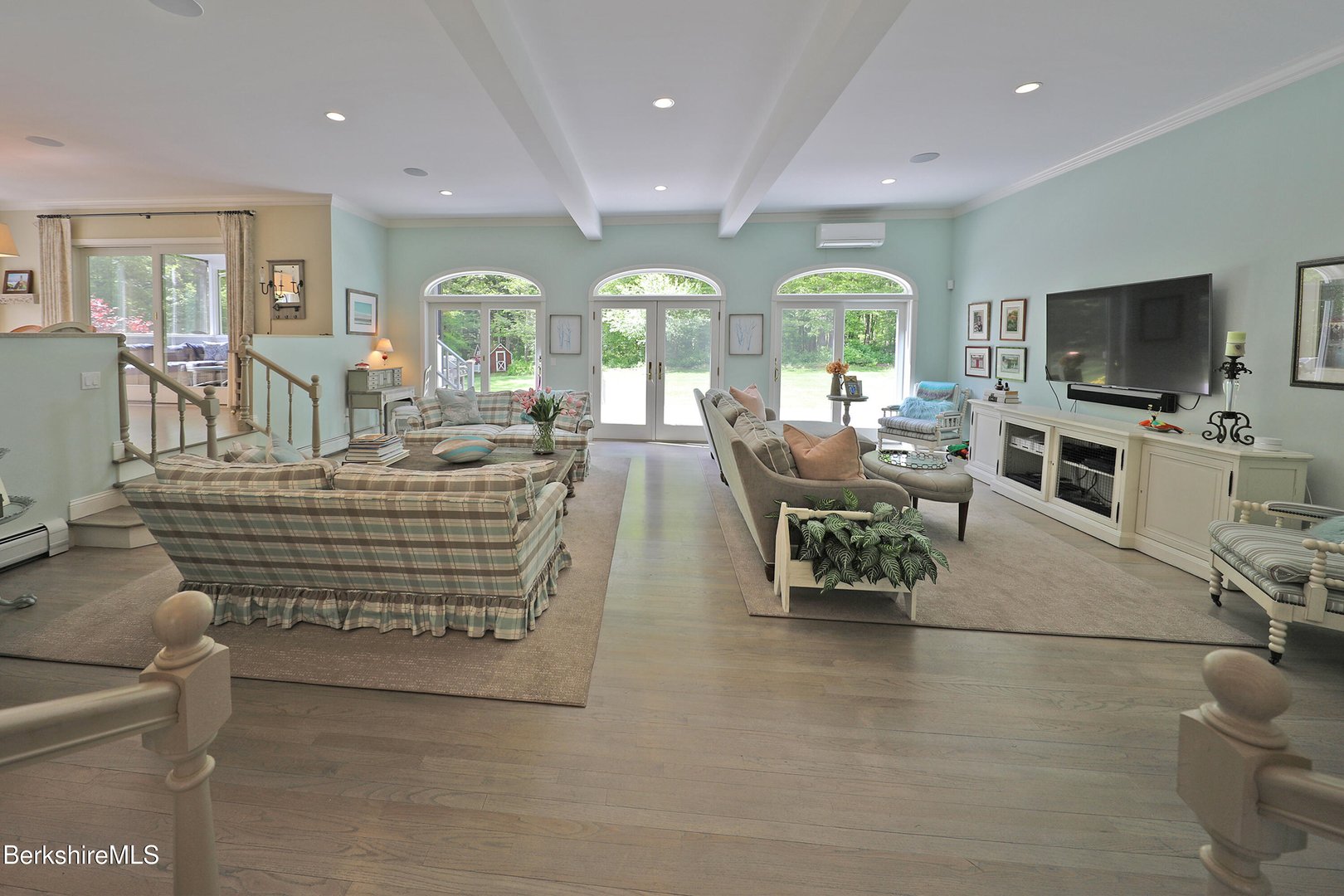 475 Rossiter Rd Photo 26