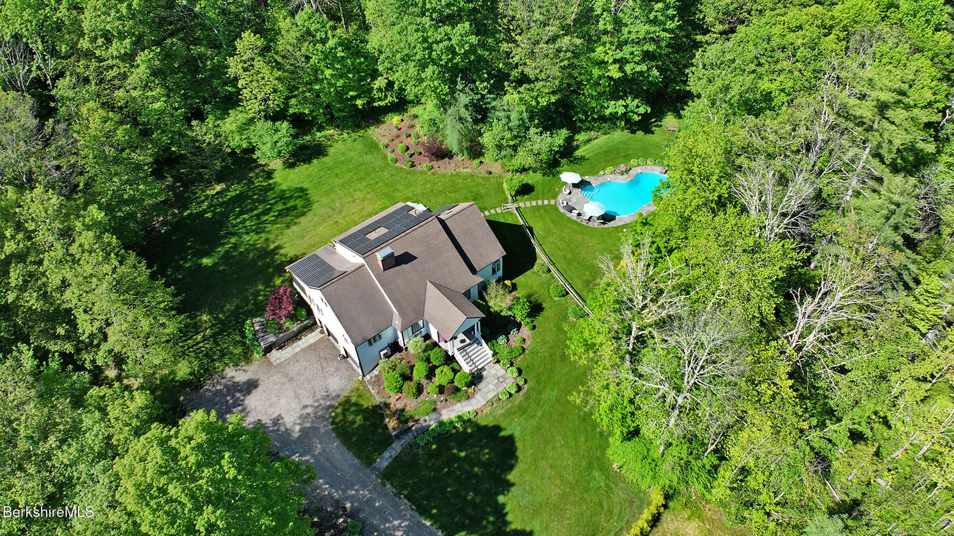 475 Rossiter Rd Photo 3