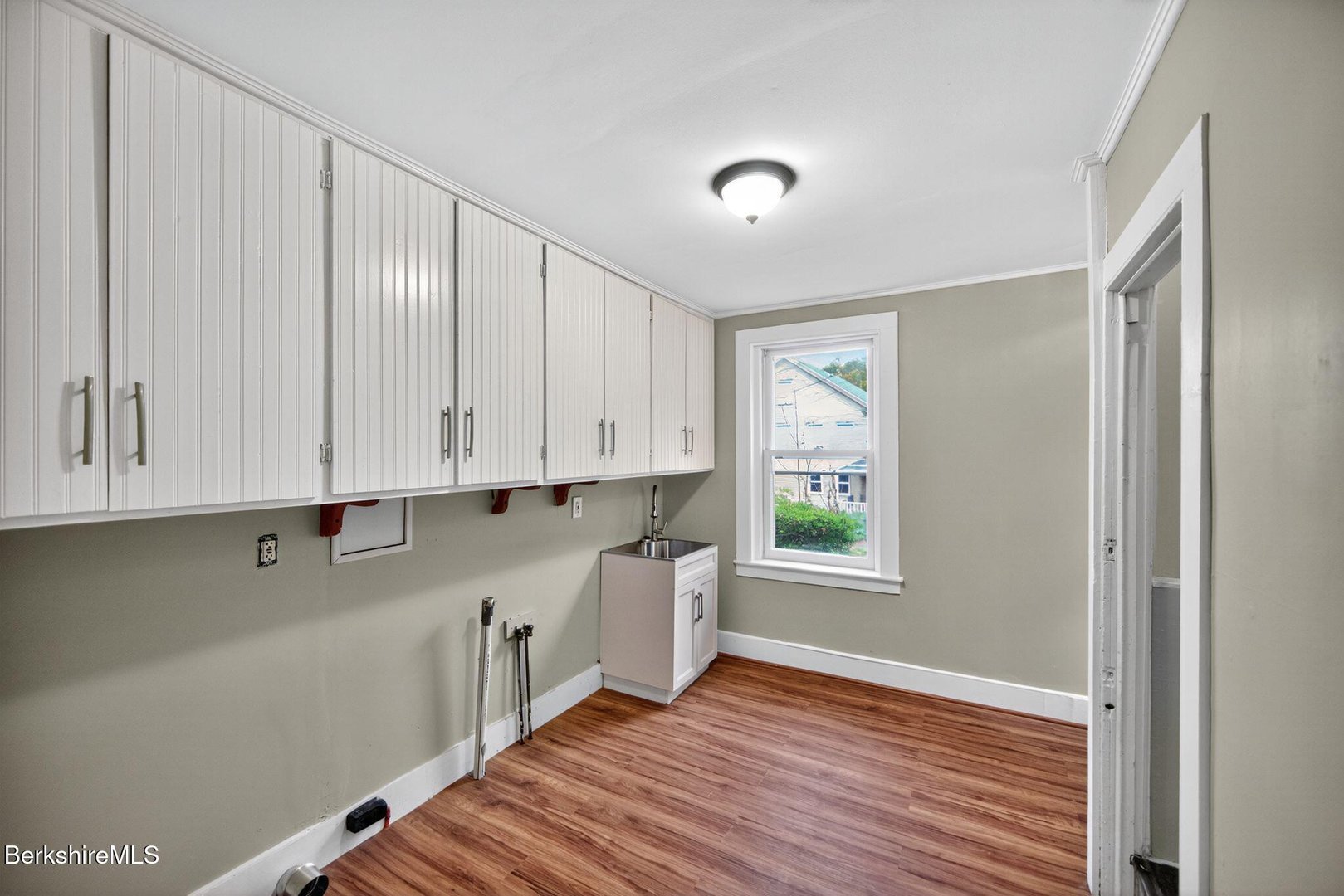 103 Holmes Rd Photo 30