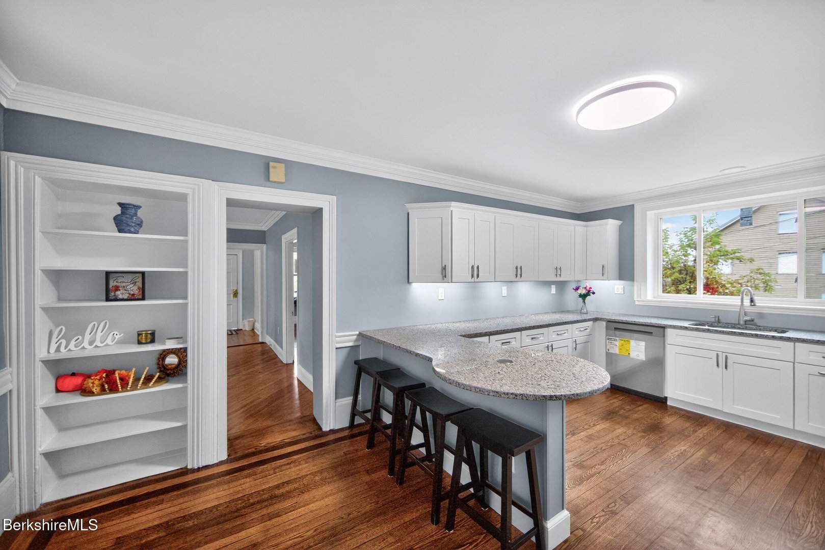 103 Holmes Rd Photo 9