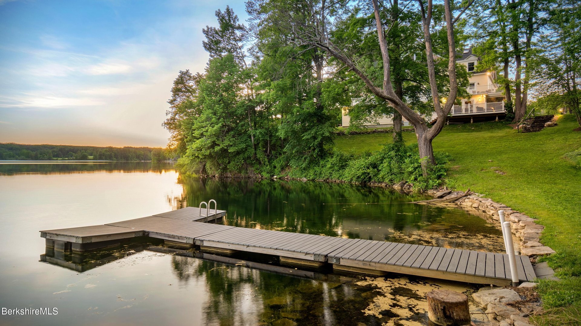 615 Laurel St Photo 5