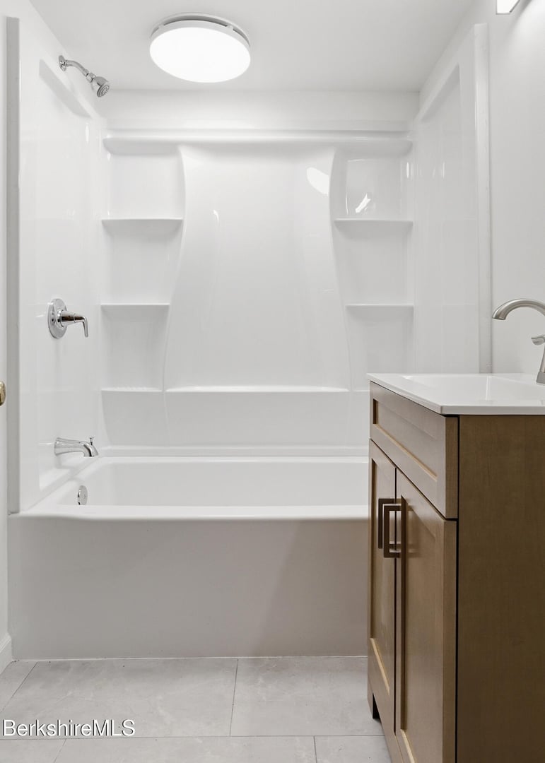 196 Park Ave  #R Photo 11