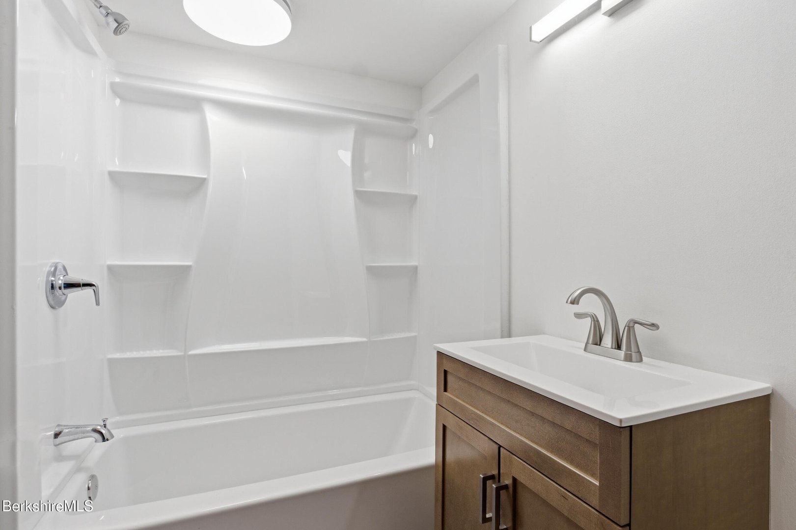 196 Park Ave  #R Photo 10