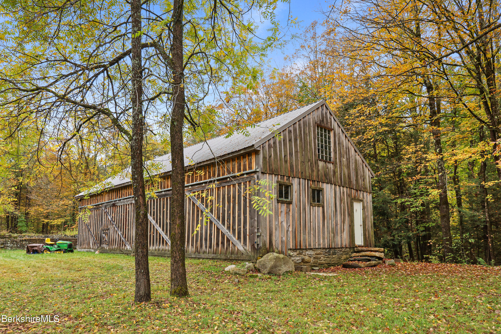 327 Chester Rd Photo 35