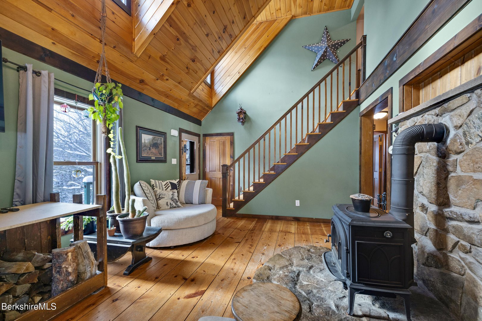 593 Woodmere Rd Photo 5