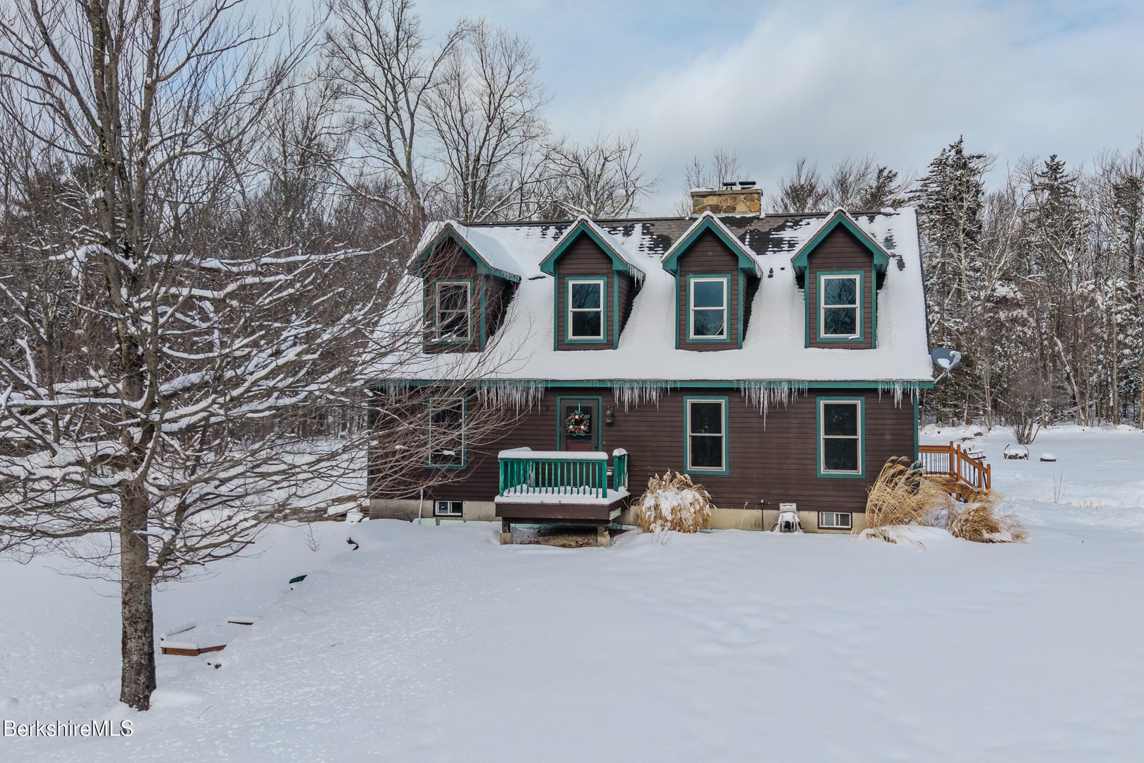 593 Woodmere Rd Photo 1