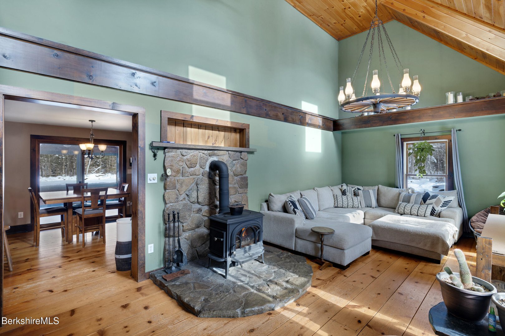 593 Woodmere Rd Photo 4