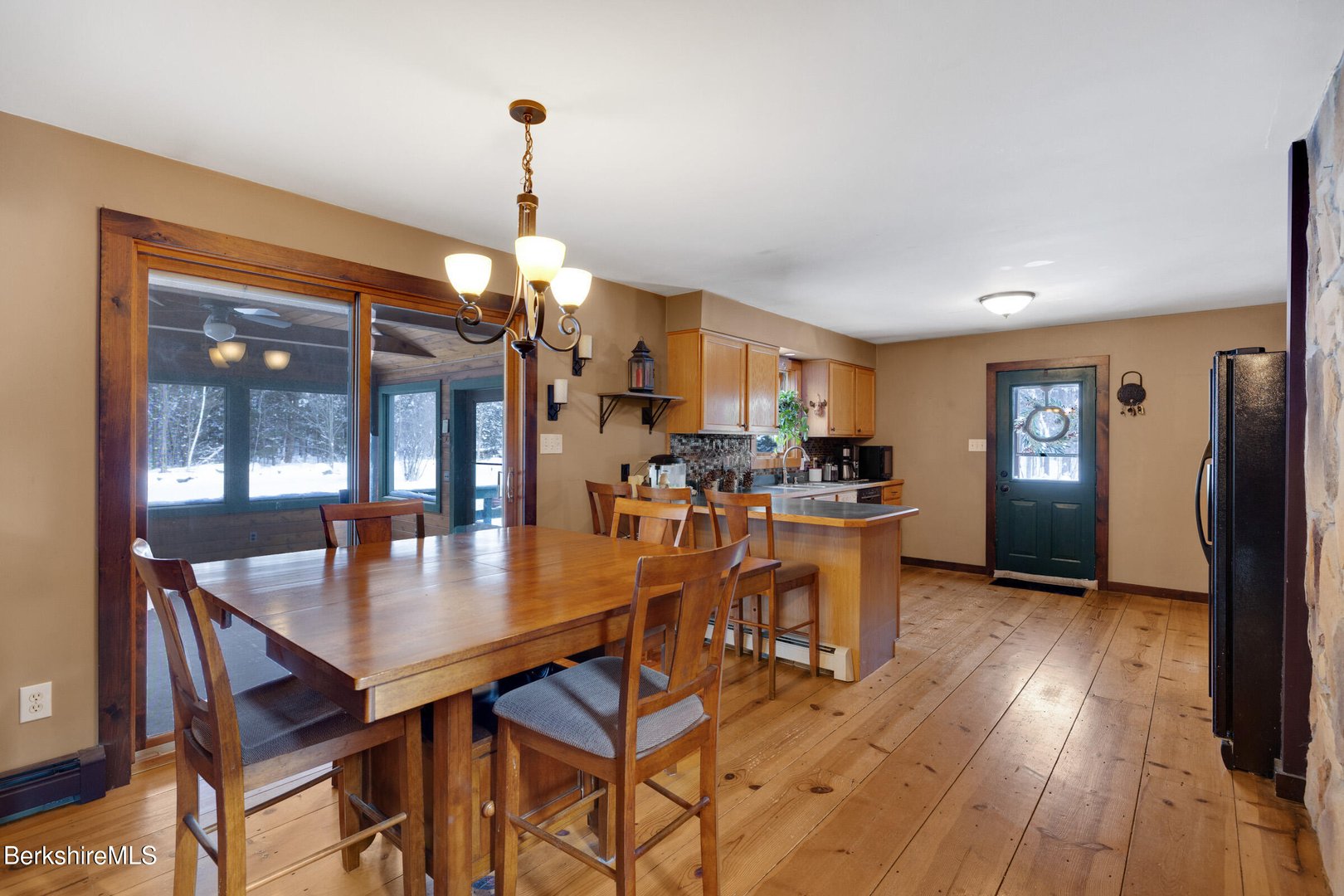 593 Woodmere Rd Photo 10