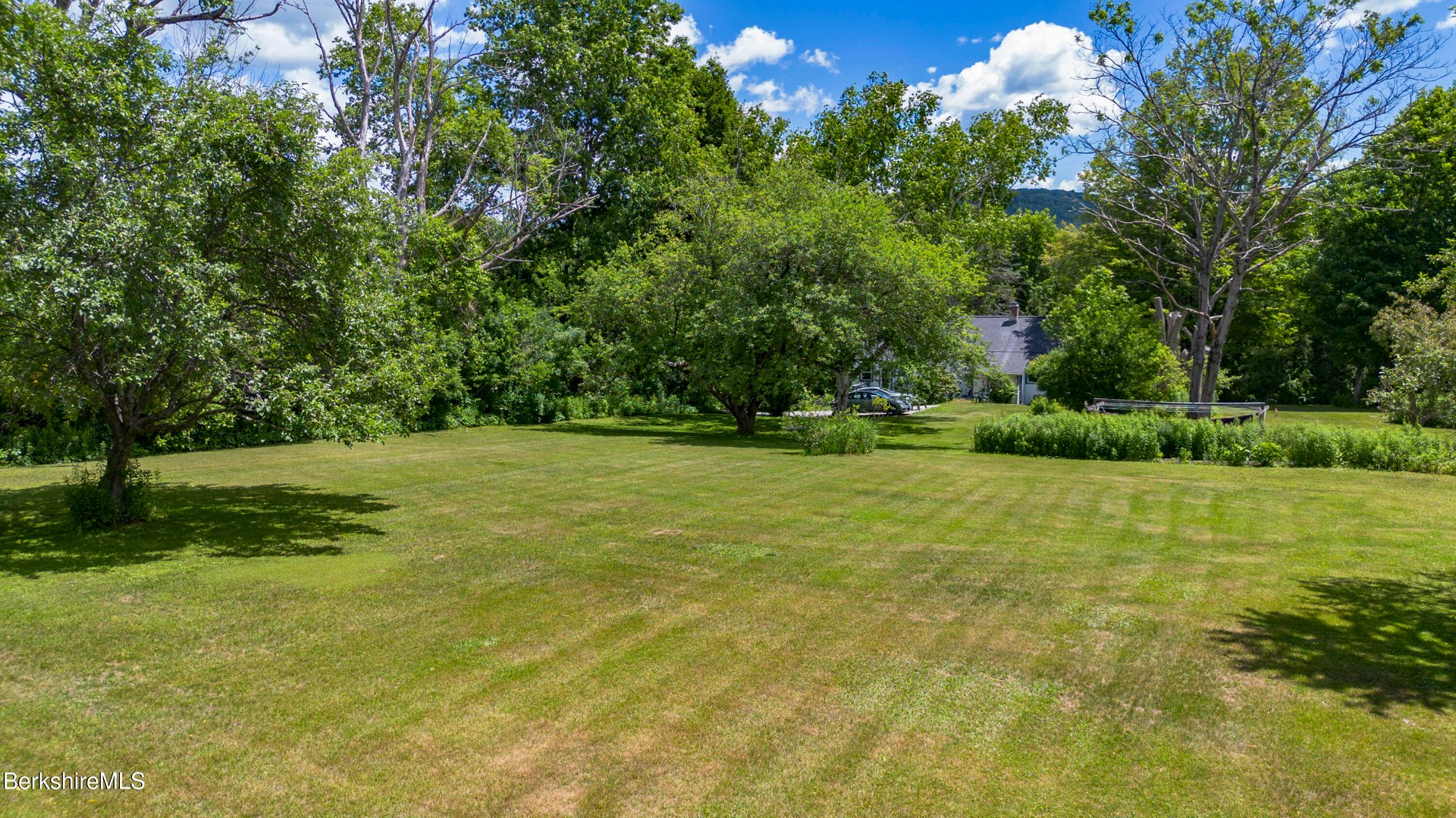 477 State Rd Photo 4