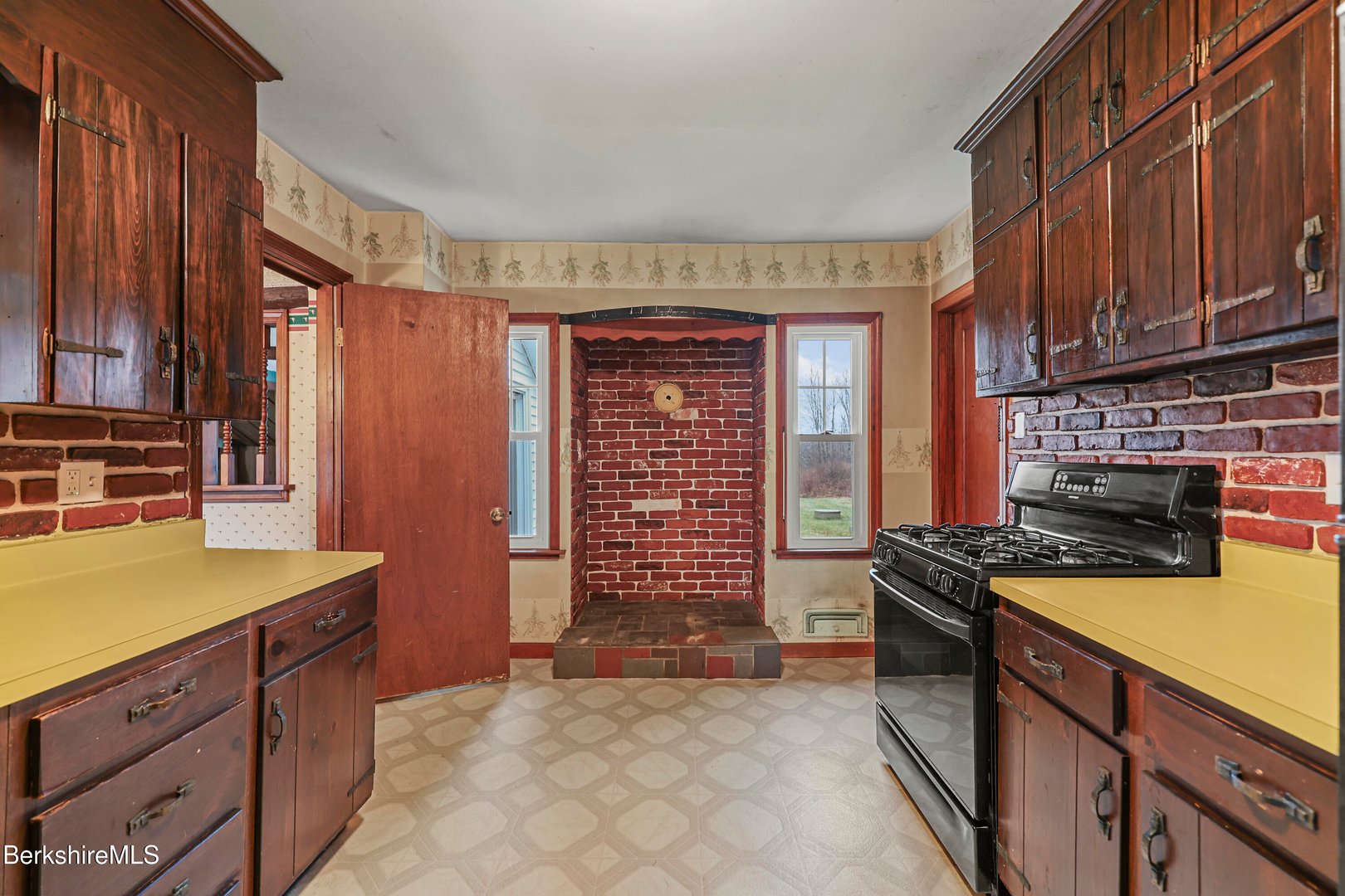 399 State Rd Photo 20