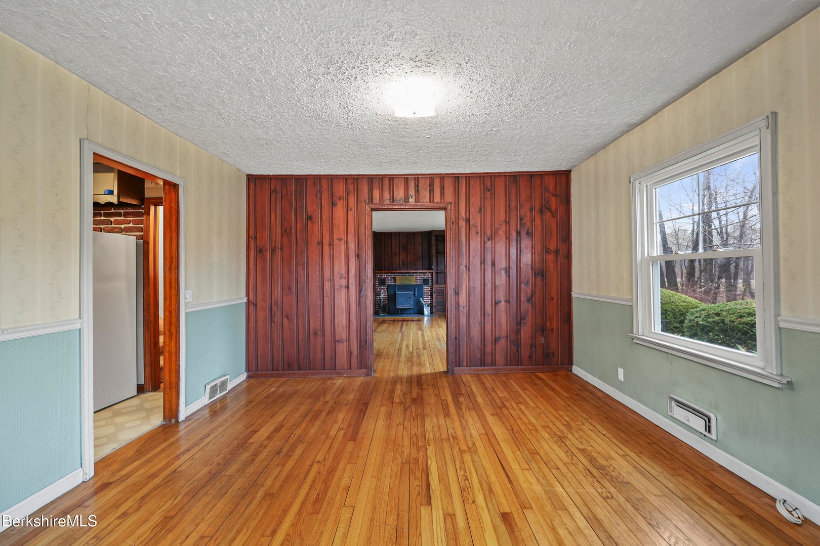 399 State Rd Photo 19