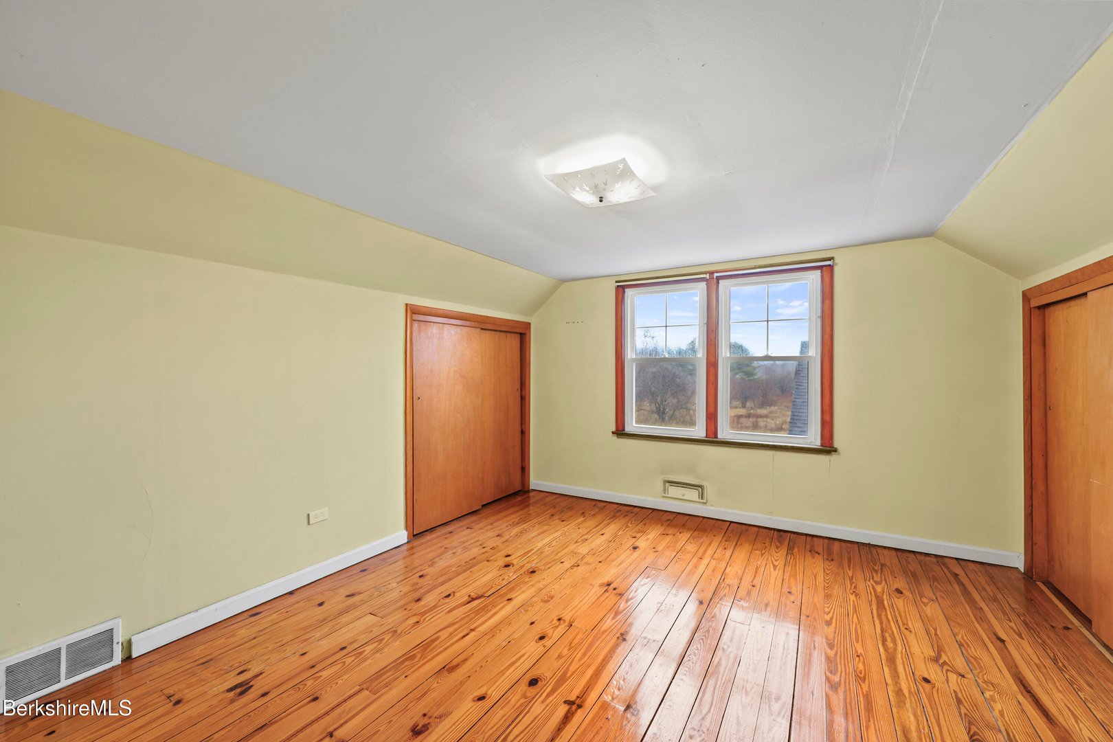 399 State Rd Photo 41