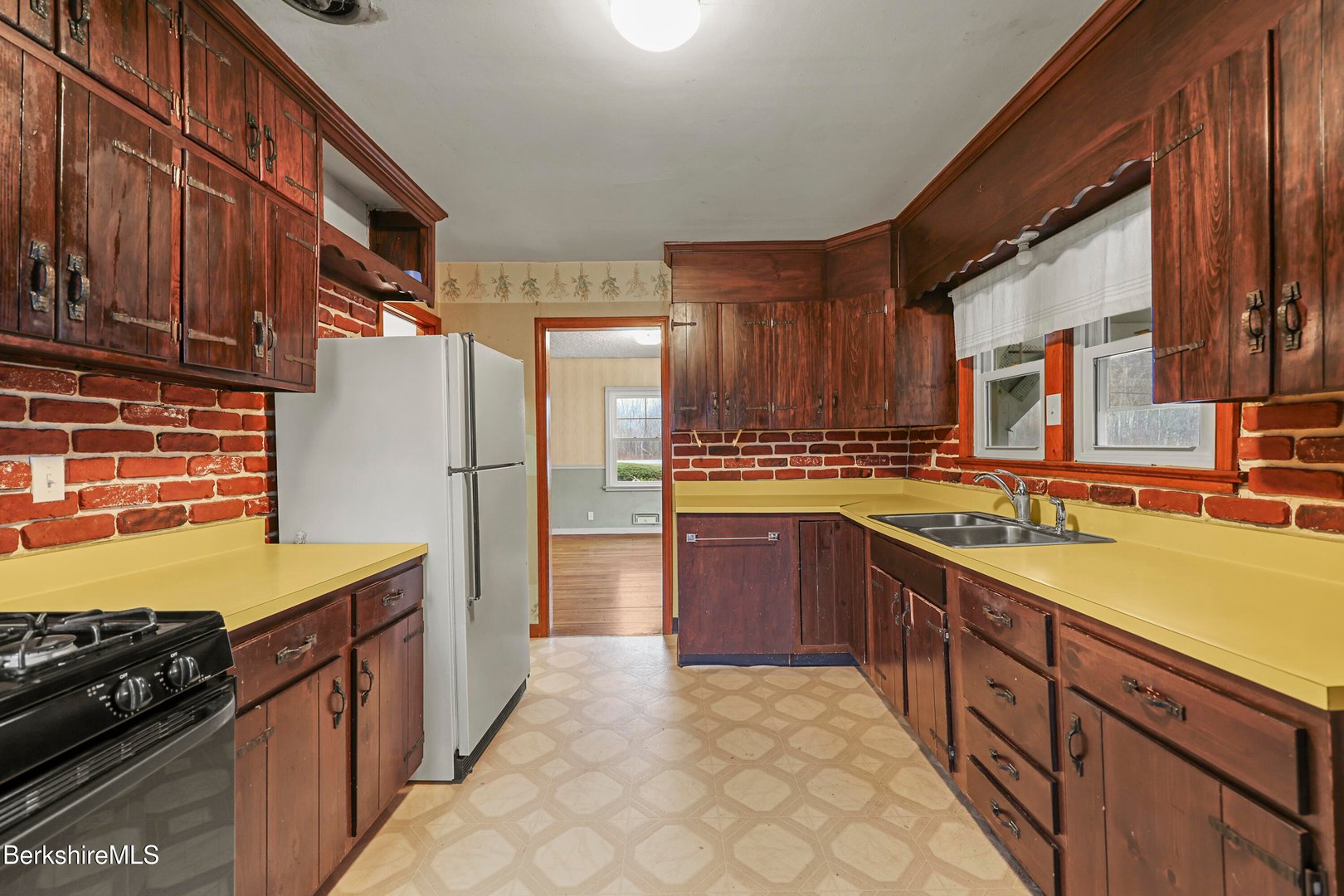 399 State Rd Photo 22