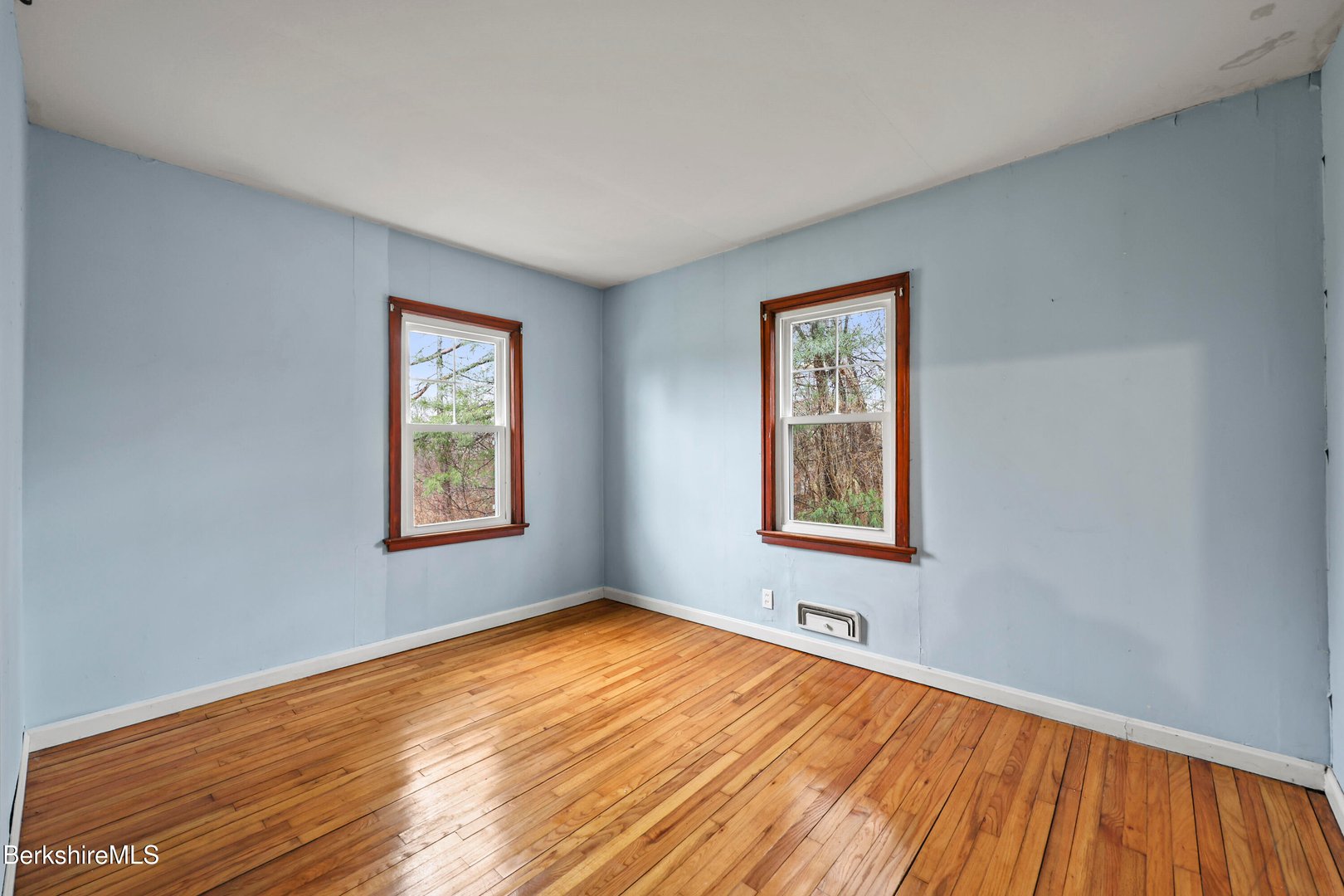 399 State Rd Photo 33