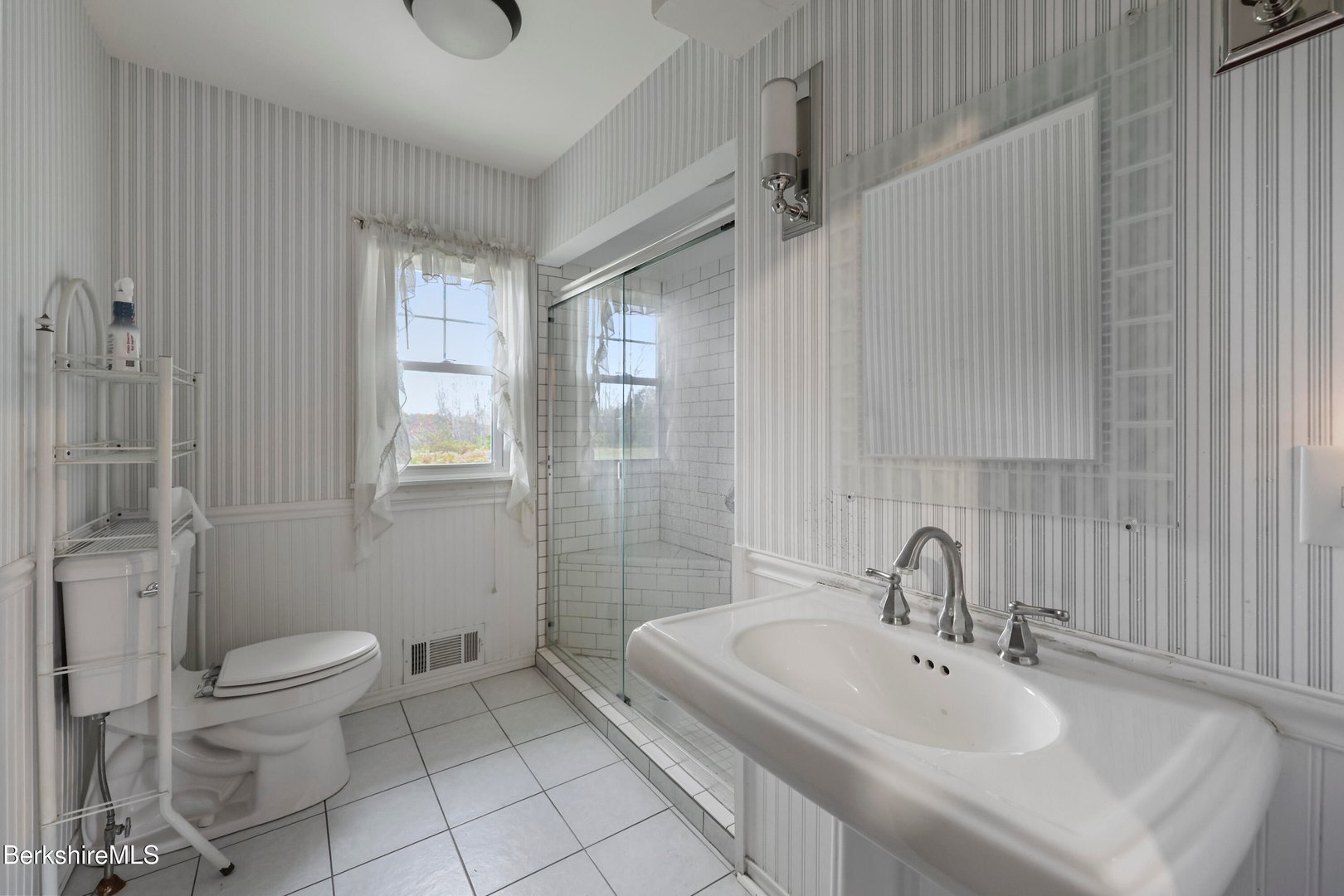 399 State Rd Photo 36