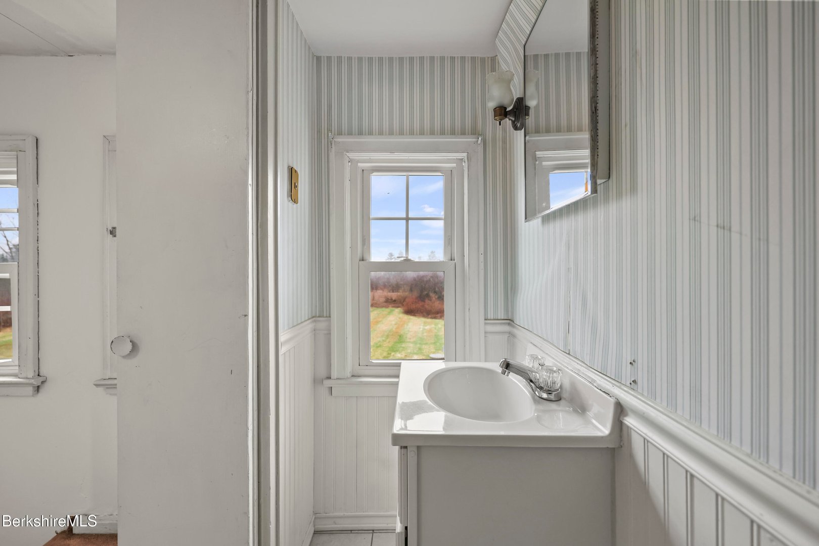 399 State Rd Photo 44