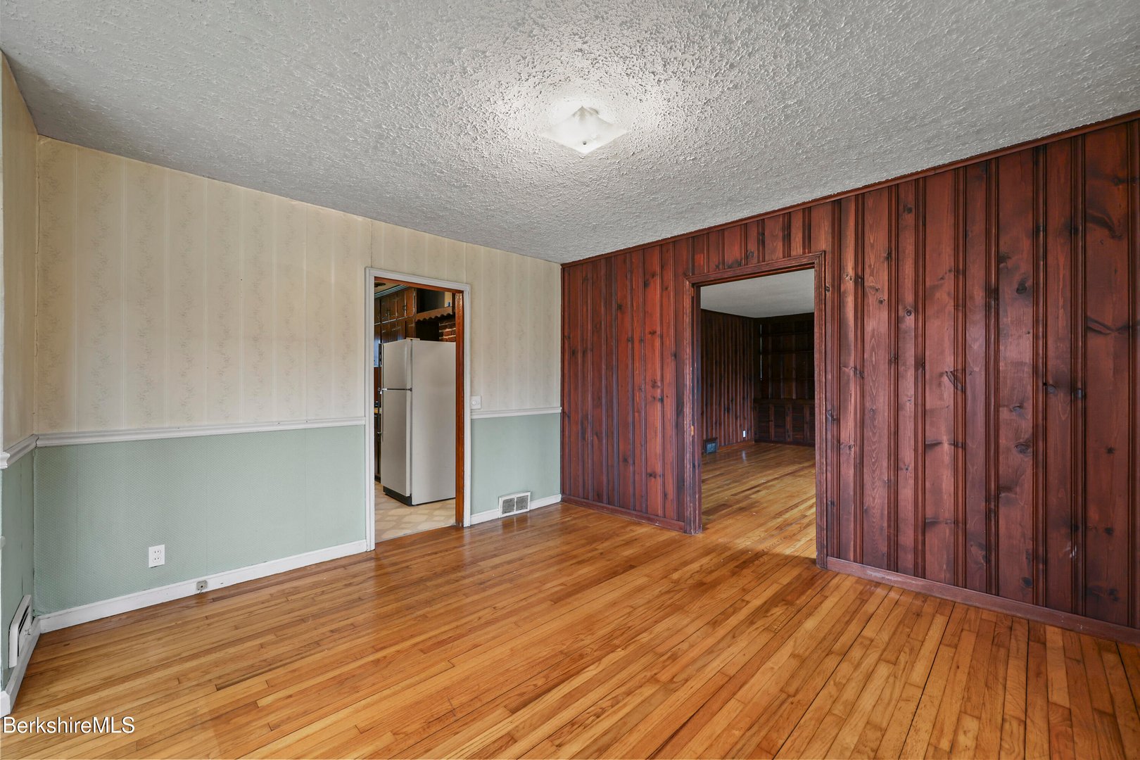 399 State Rd Photo 18