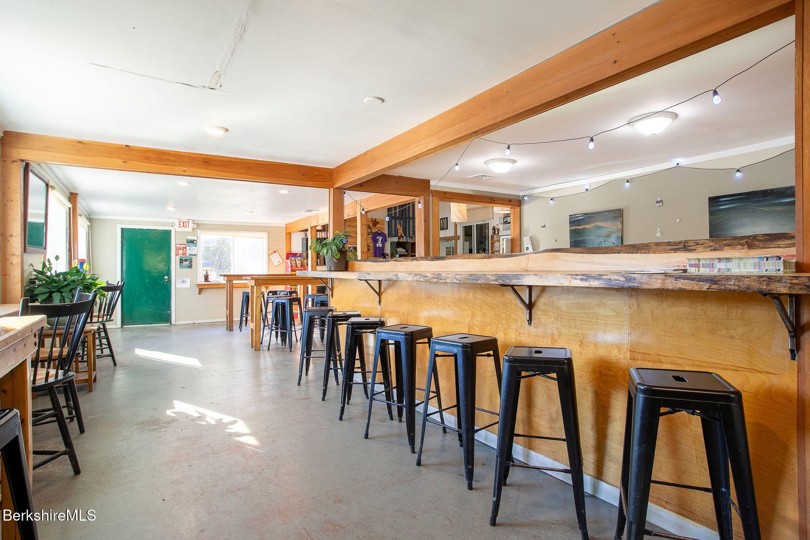 65 Silver St Photo 10