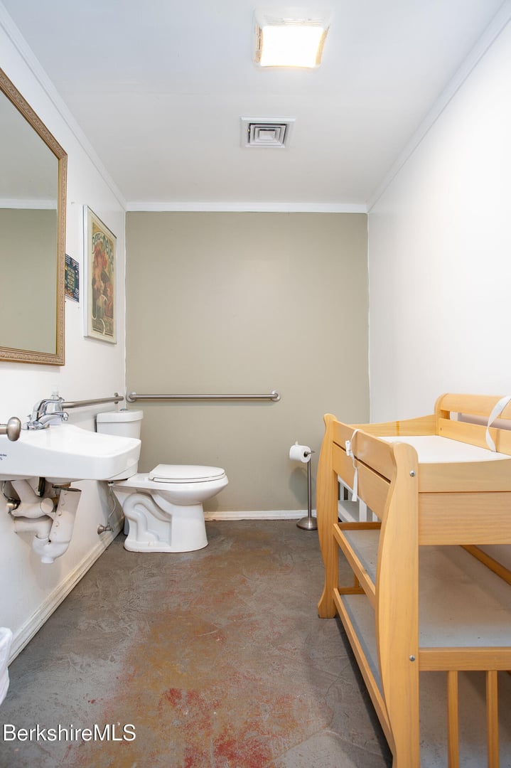 65 Silver St Photo 35