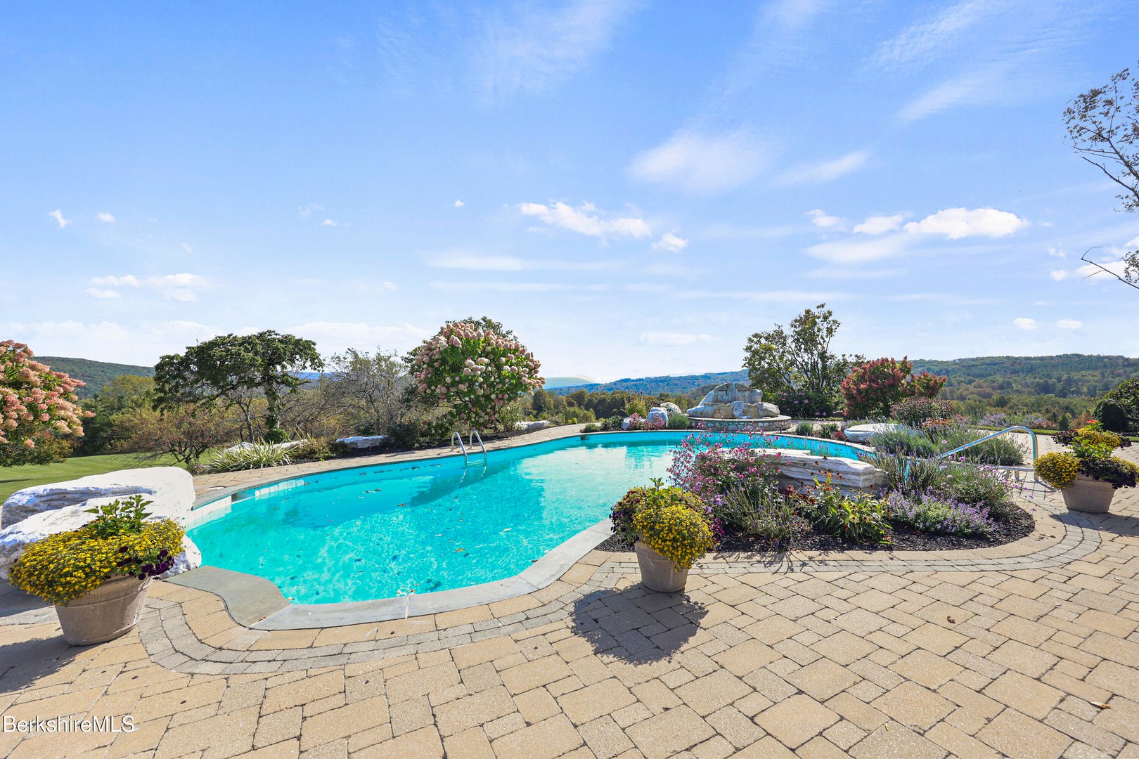 60 Old Cheshire Rd Photo 69