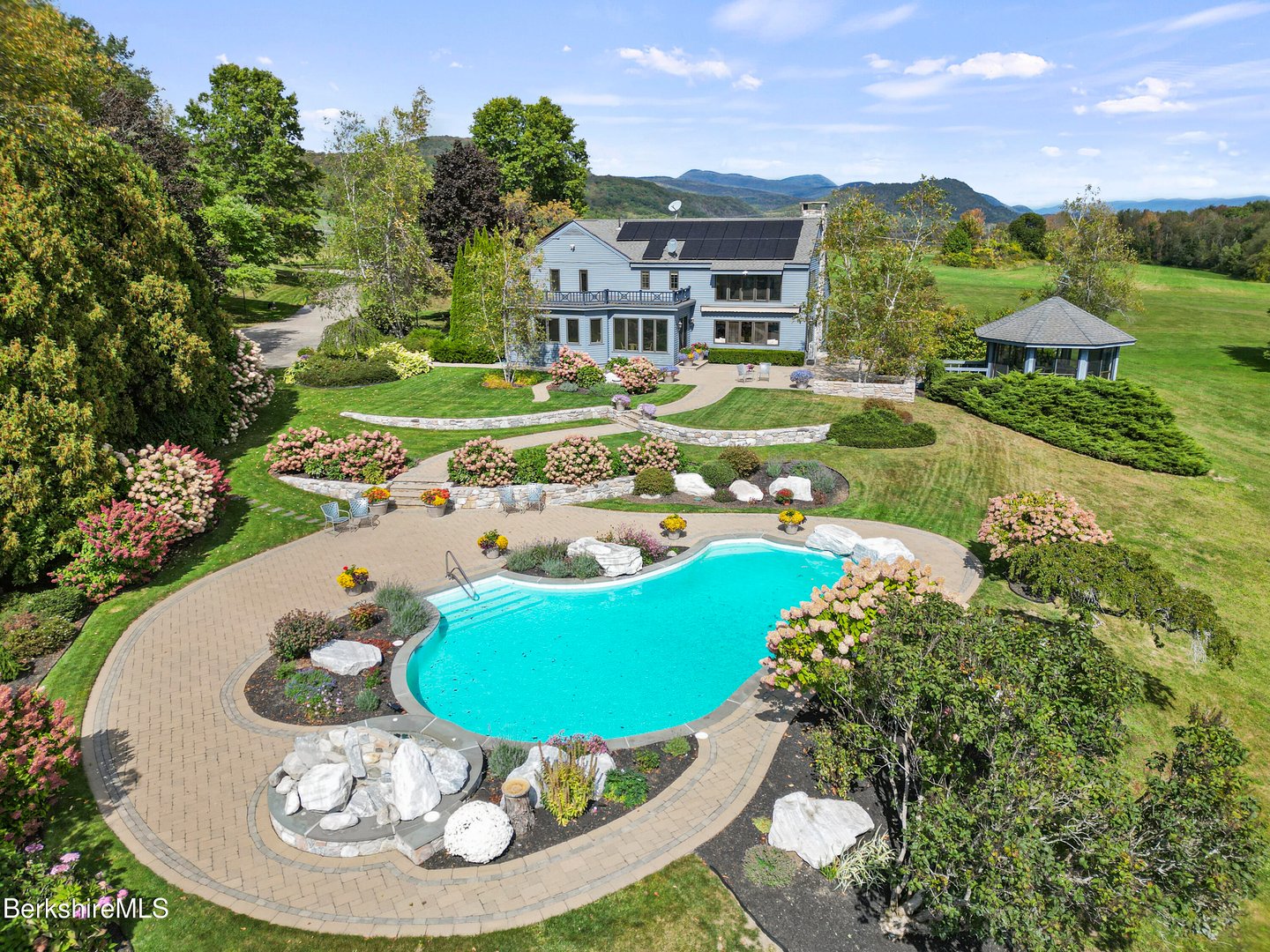 60 Old Cheshire Rd Photo 2