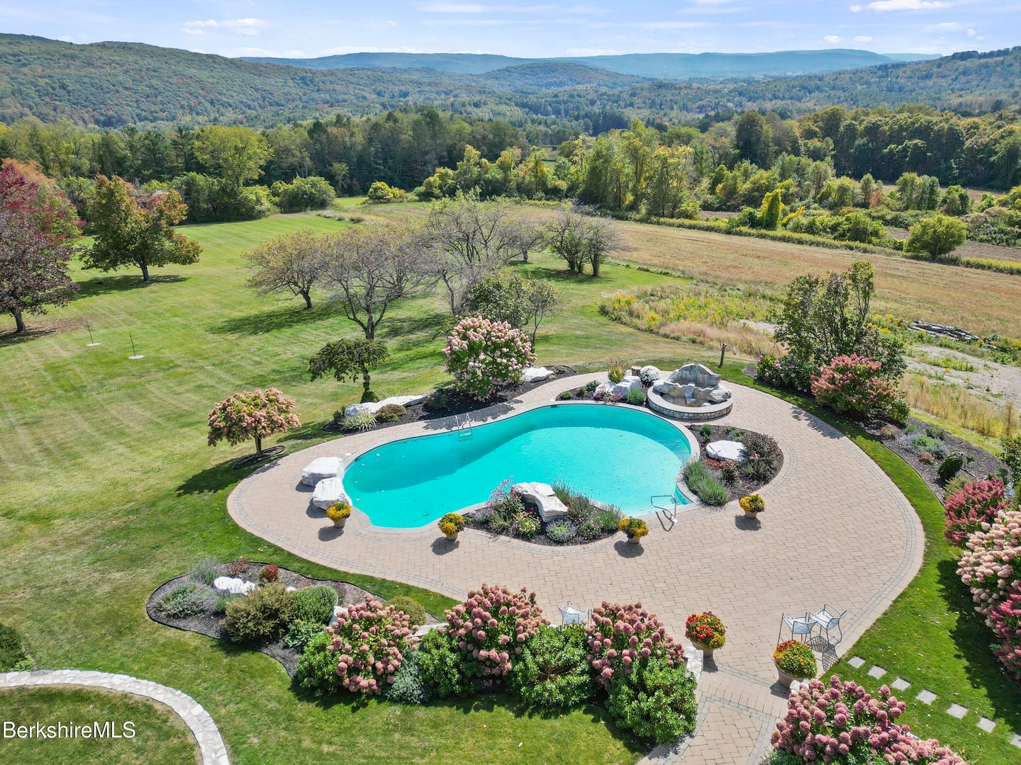 60 Old Cheshire Rd Photo 72