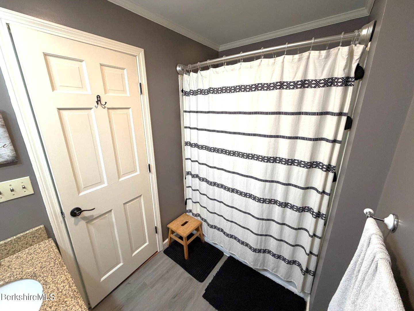 8 Country Rd Photo 27