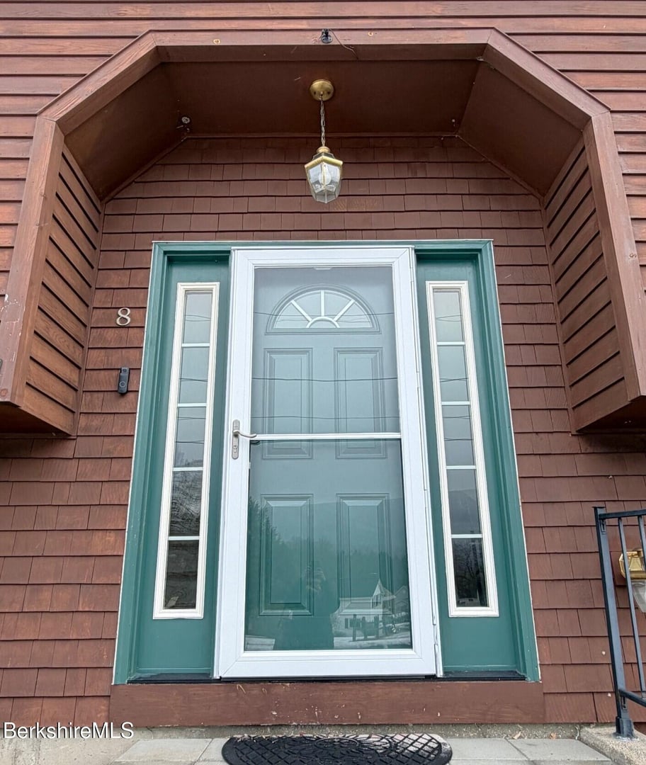 8 Country Rd Photo 4