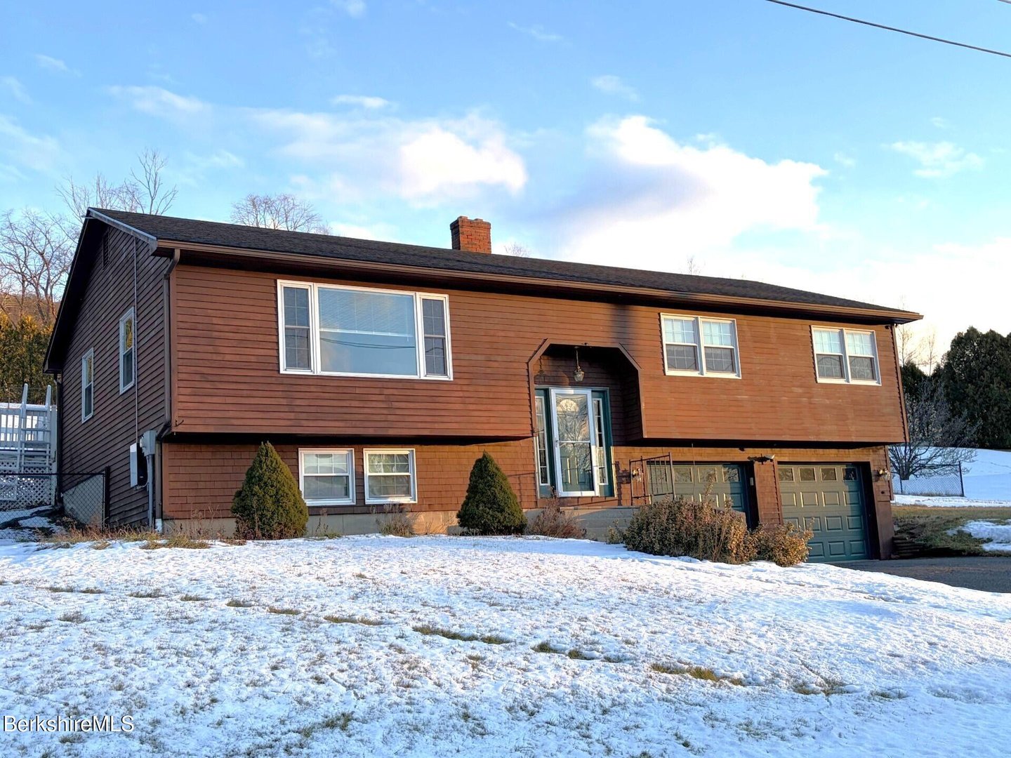 8 Country Rd Photo 1