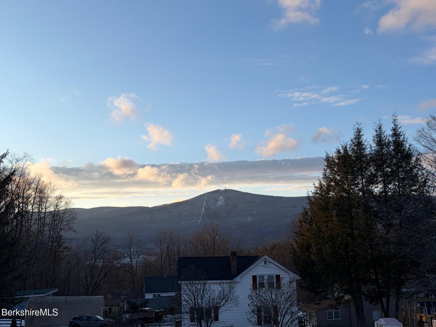 8 Country Rd Photo 38