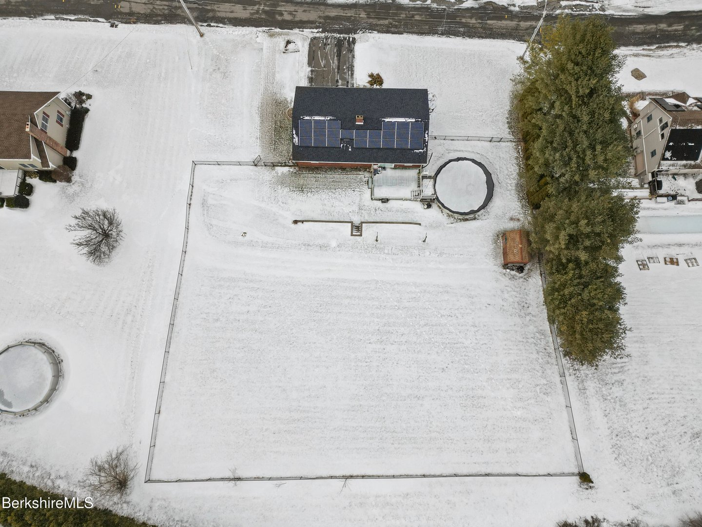 8 Country Rd Photo 6