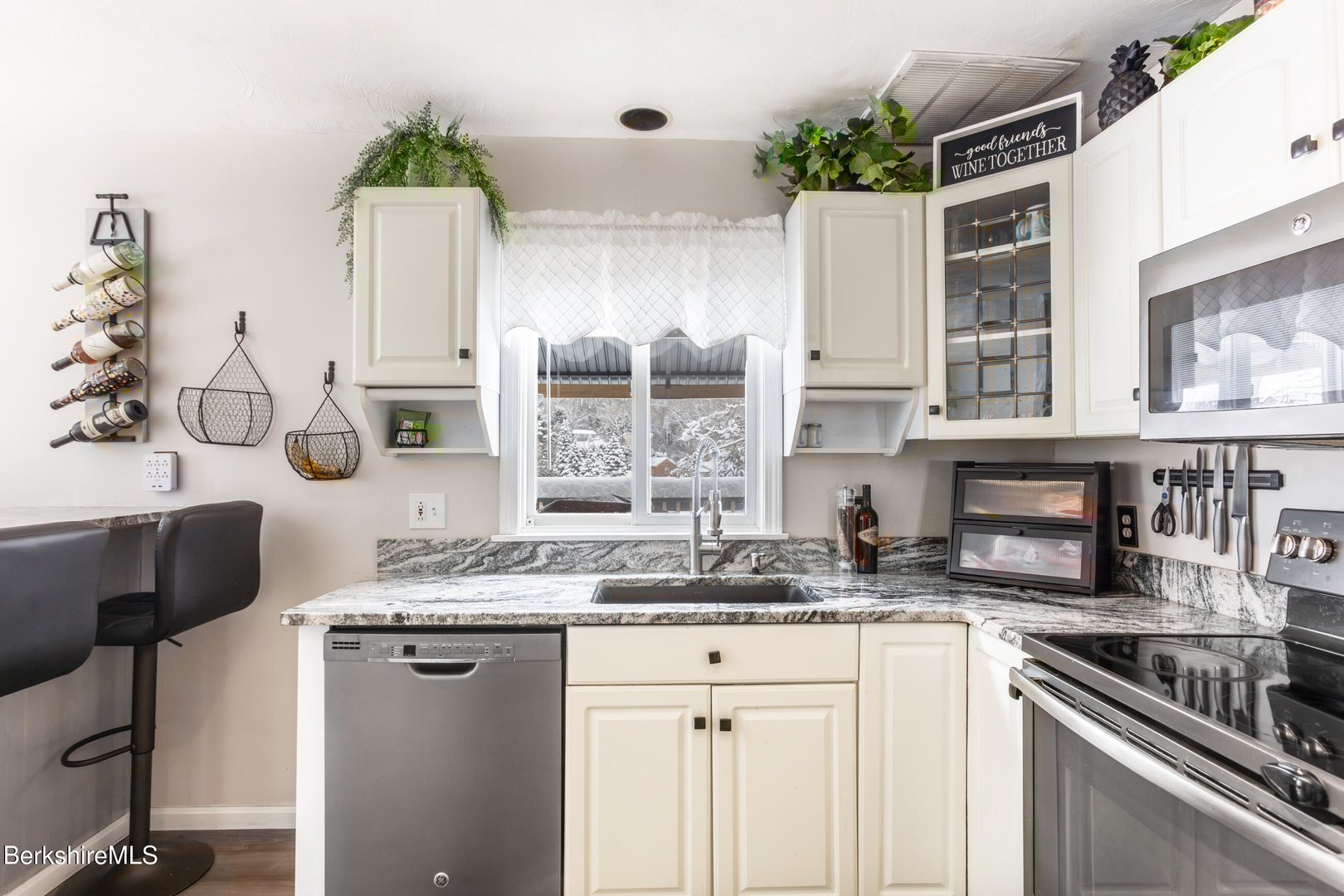 268 Devonshire Dr Photo 19