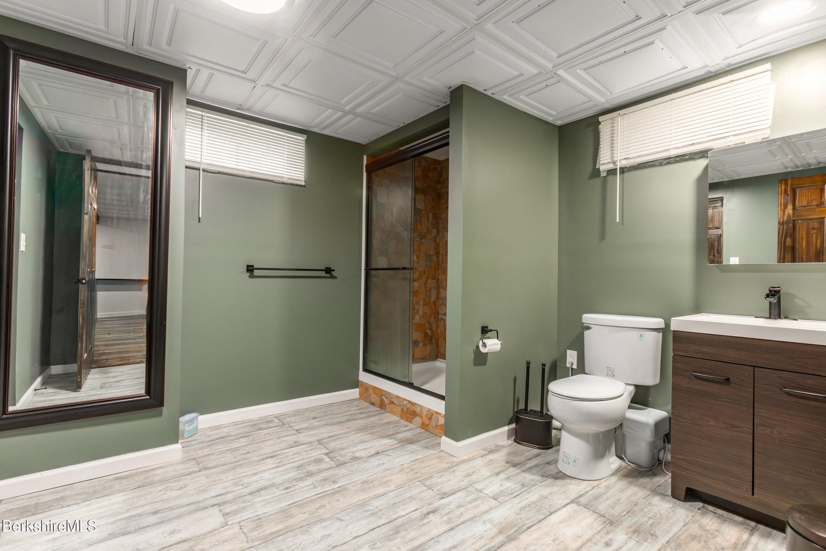 268 Devonshire Dr Photo 40