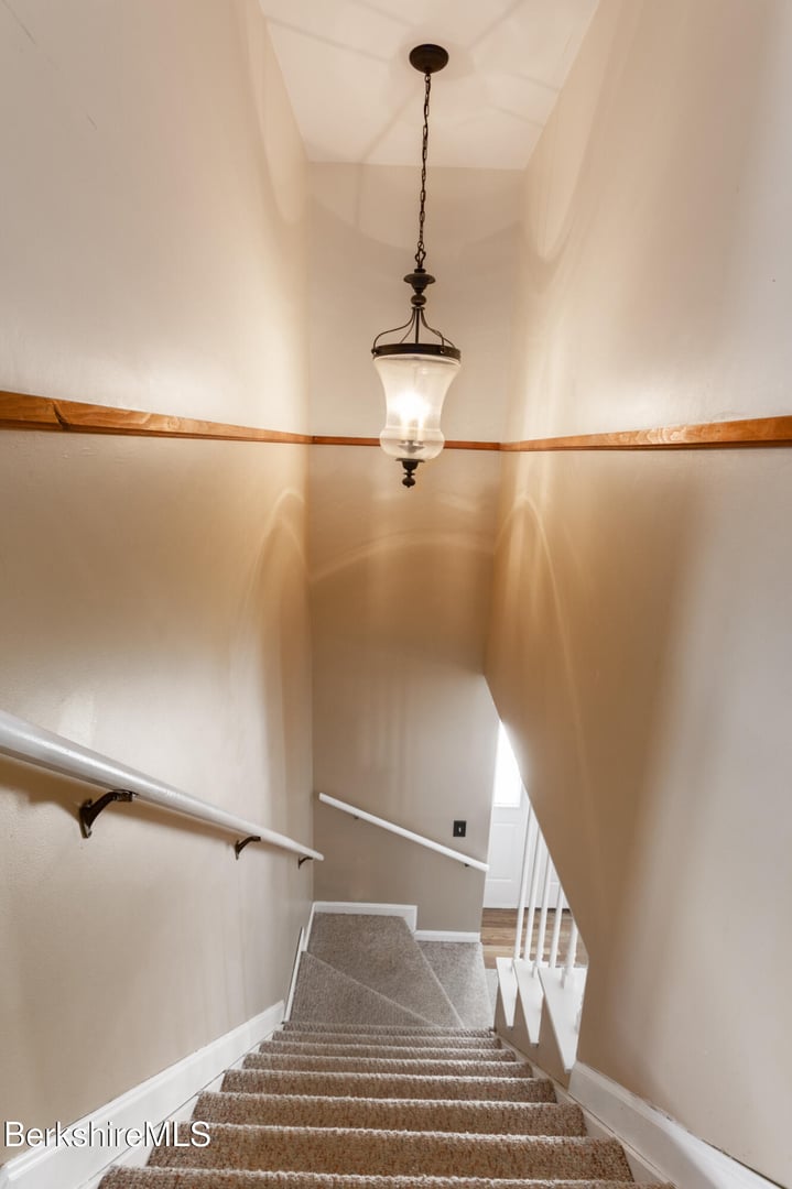 268 Devonshire Dr Photo 22