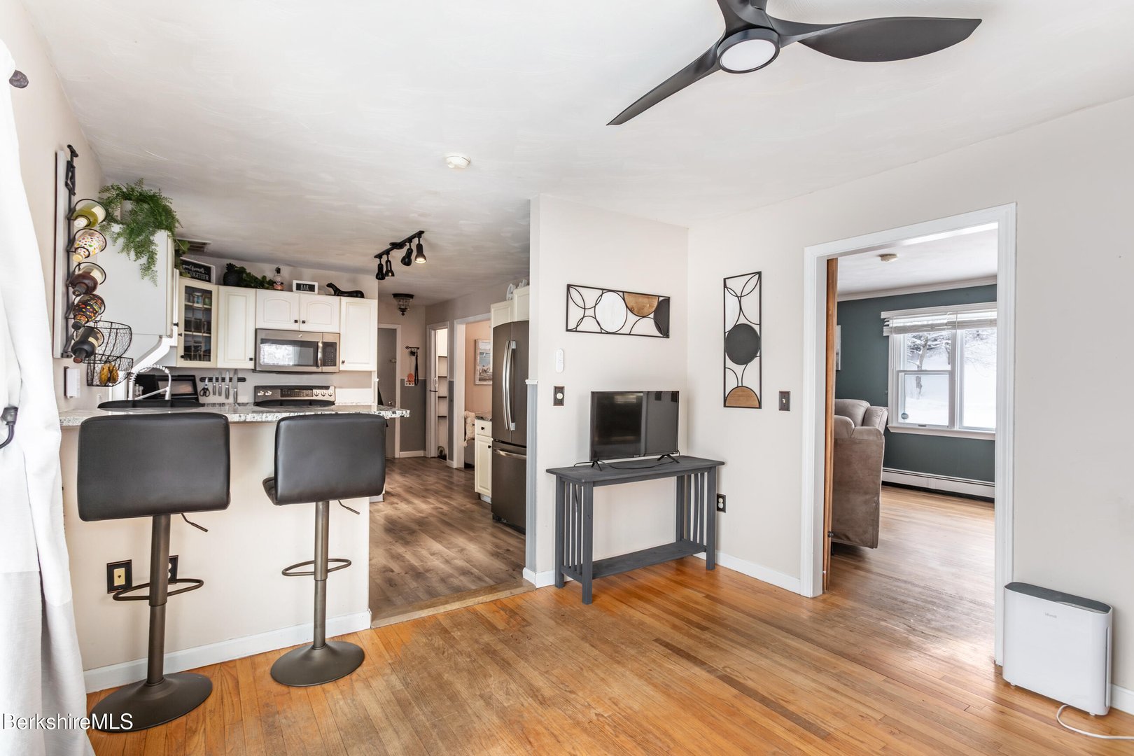 268 Devonshire Dr Photo 17