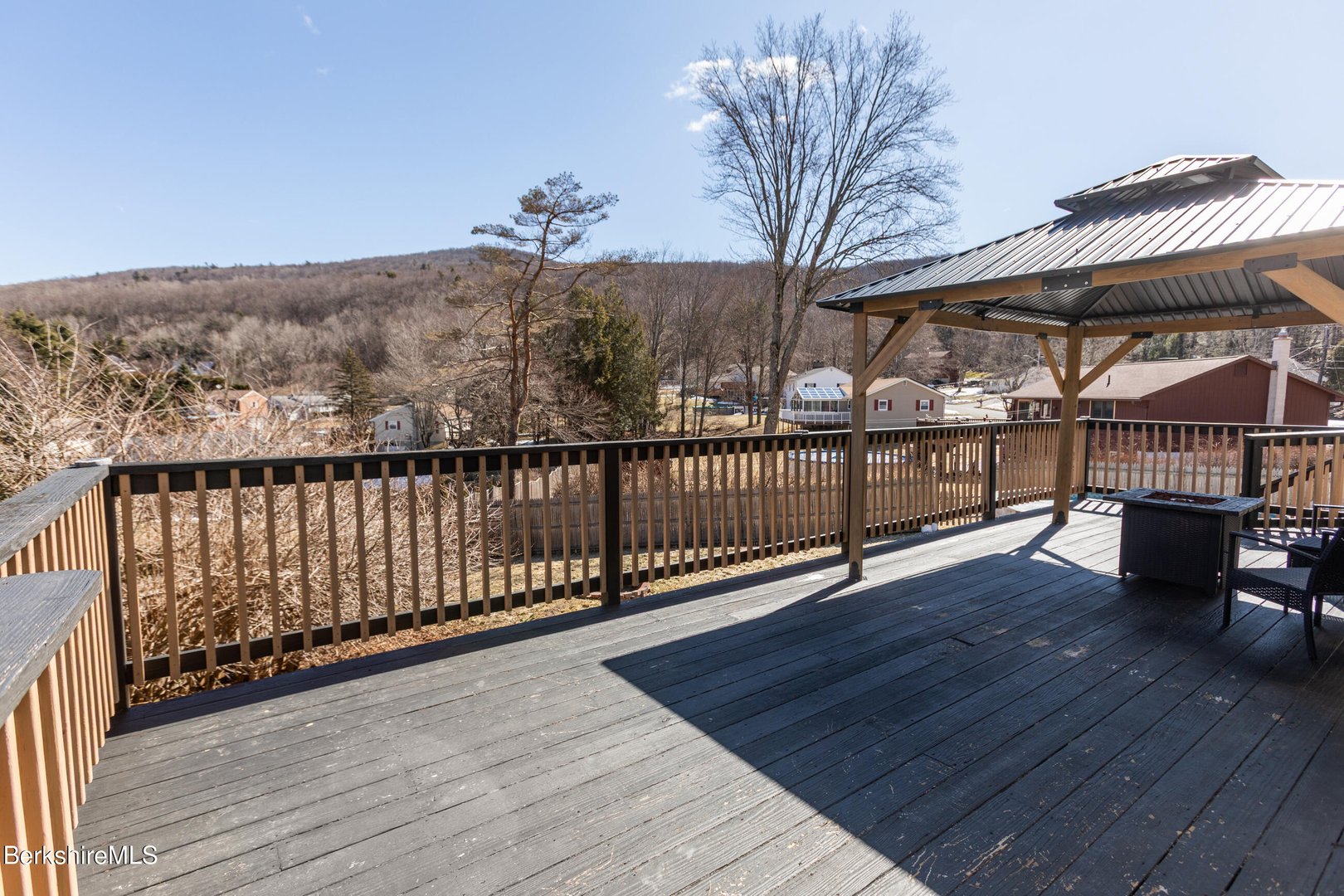 268 Devonshire Dr Photo 8