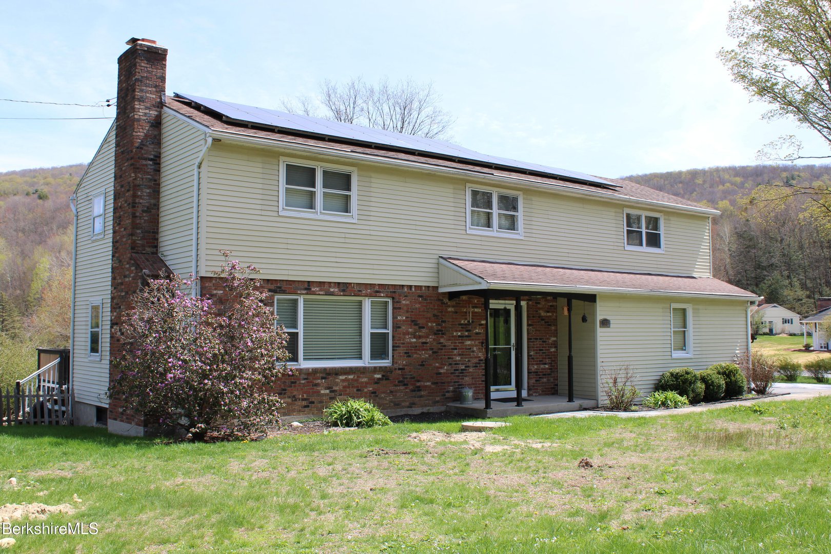 268 Devonshire Dr Photo 2