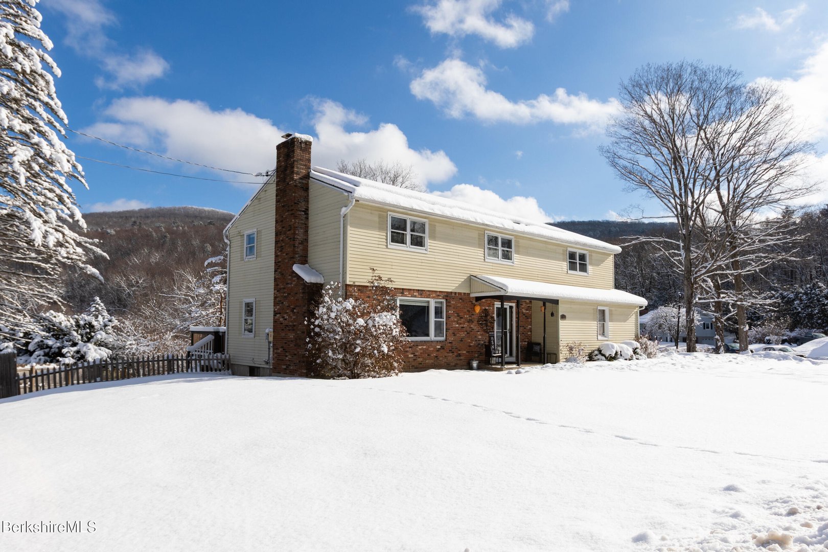 268 Devonshire Dr Photo 2