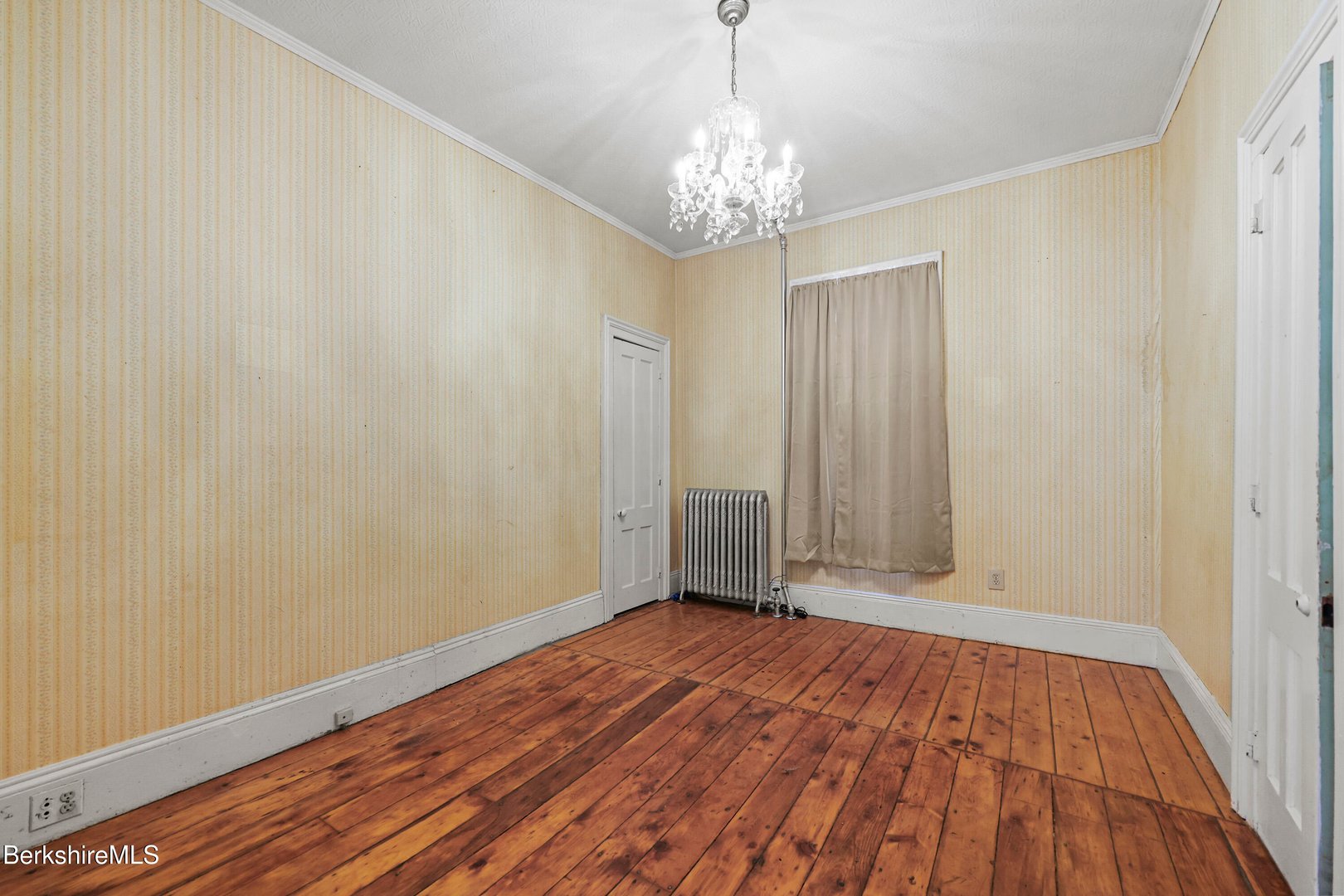 6 Crandall St Photo 9