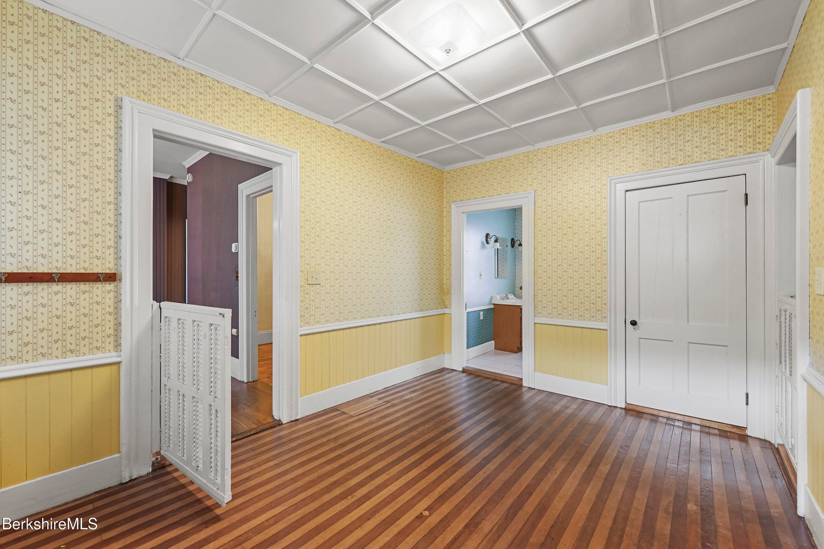 6 Crandall St Photo 8